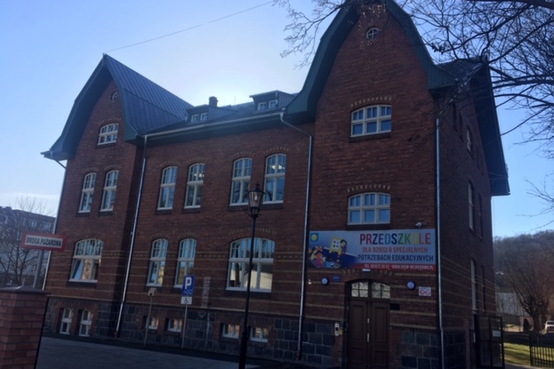 Budynek szkolno-przedszkolny w Powiatowym Zespole Kształcenia Specjalnego w Wejherowie przy ul. Sobieskiego 277